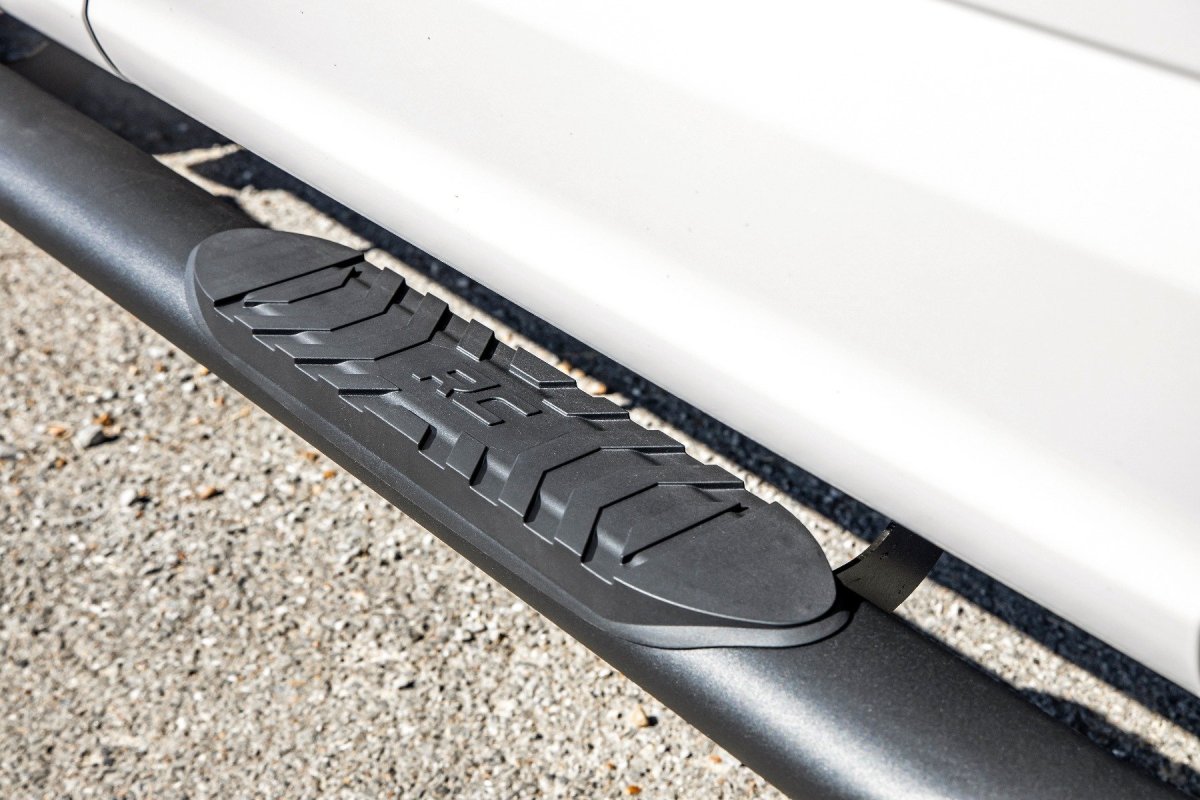 Ford F-150 Oval Nerf Step - Rough Country - Crew Cab - Black - '15-'23